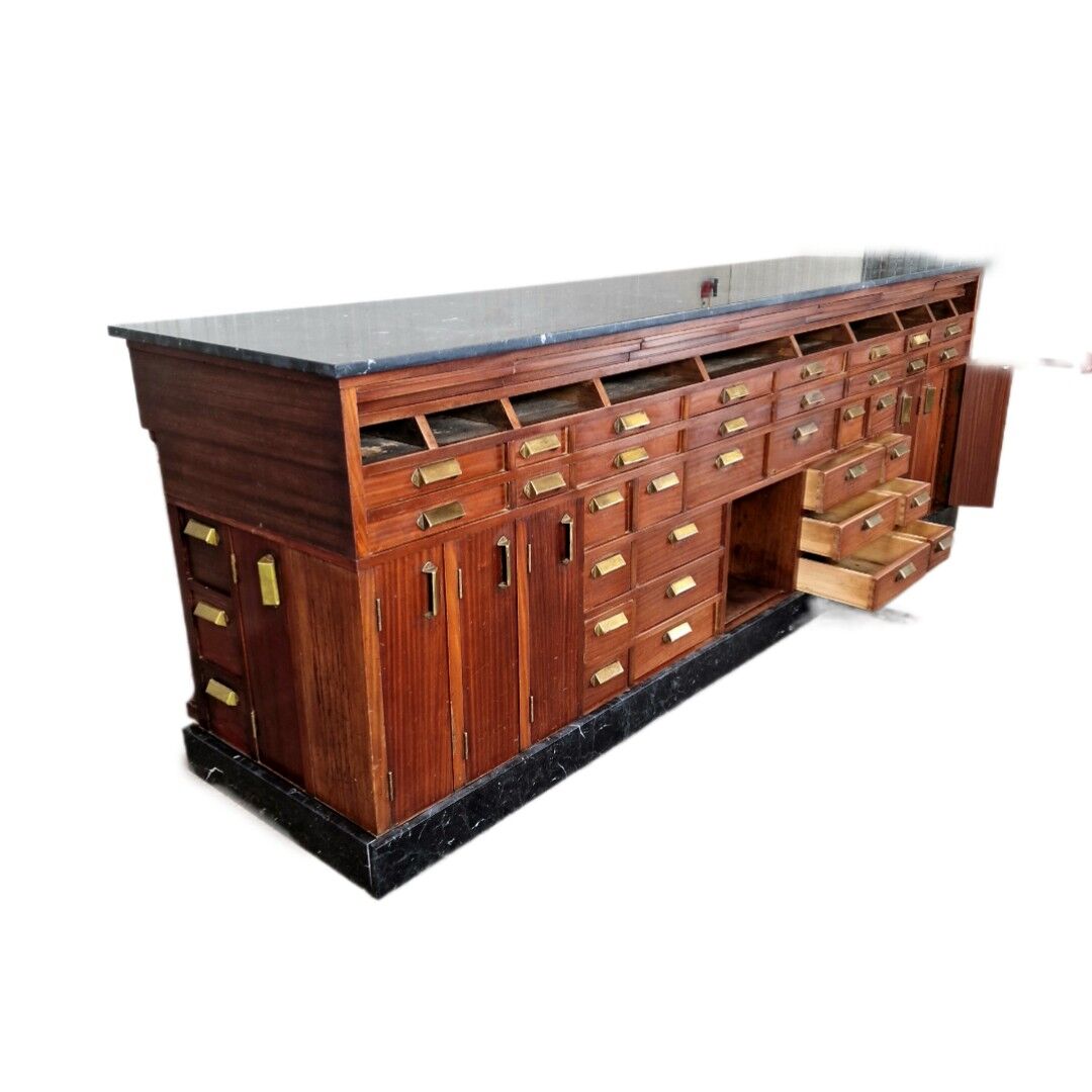 Grand comptoir de pharmacie Art Déco en acajou et marbre, 1909
