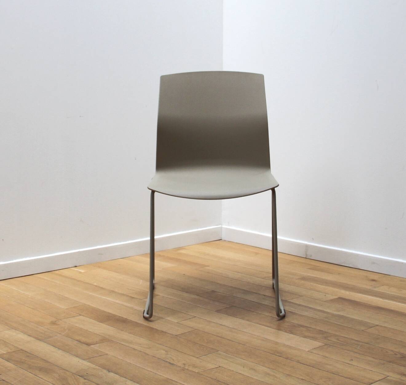 Kabi Wire visitor chair, Akaba