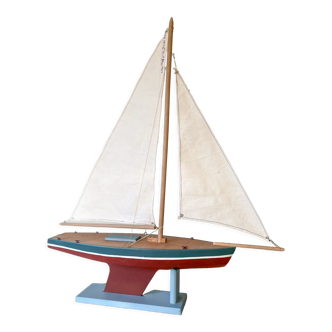 Voilier de bassin en bois des années 60/70