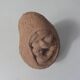 Sculpture mère à l'enfant en terre cuite