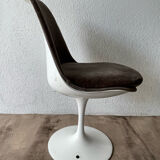 Pair of tulip chairs by Eero Saarinen, Knoll 80