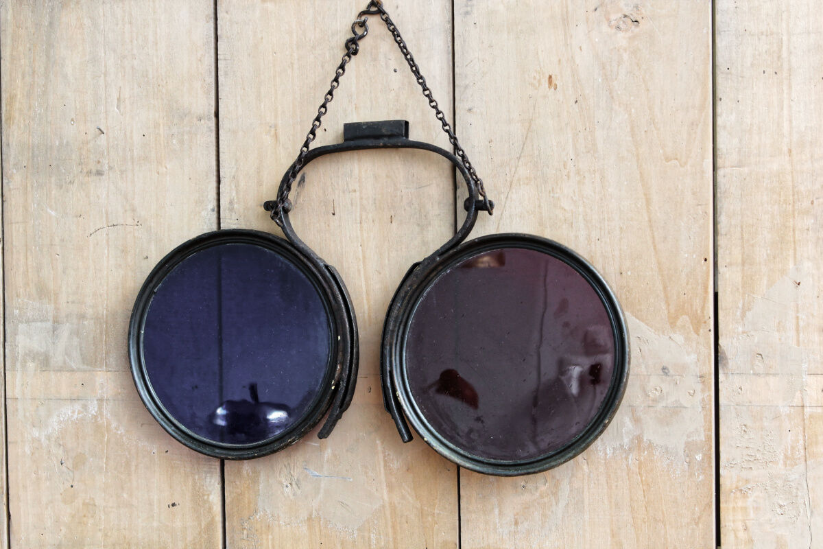 Former eyewear sign, binocles