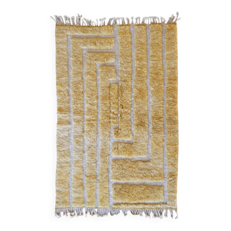 Luxurious Beni Mrirt Rug - 249 x 157 cm