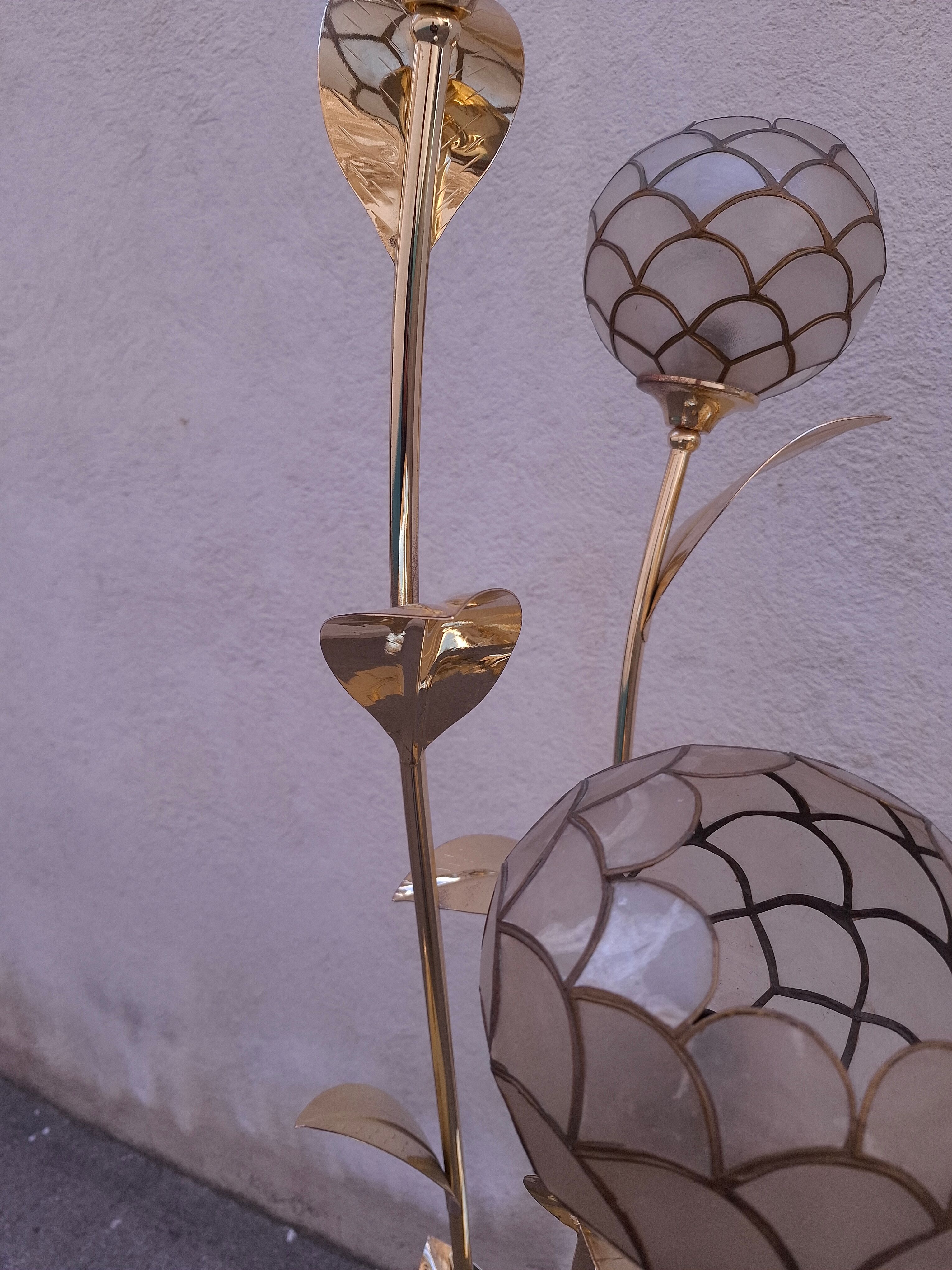 Floral floor lamp in pearlescent Capiz, 1970s.