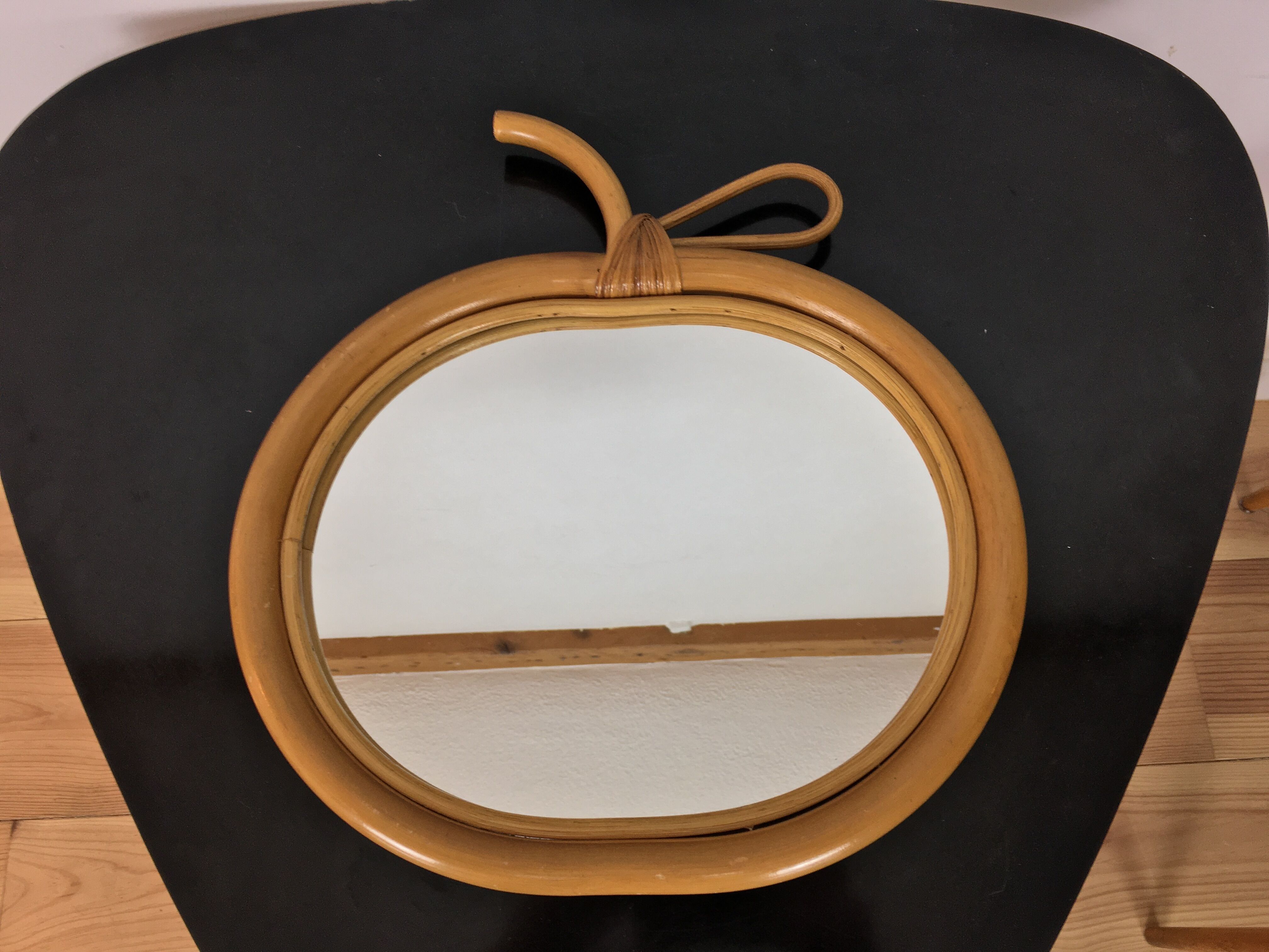 Mirror apple rattan 32 x 33 cm
