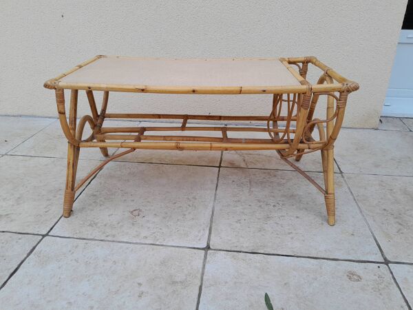 Table basse en rotin porte revue vintage