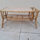 Table basse en rotin porte revue vintage