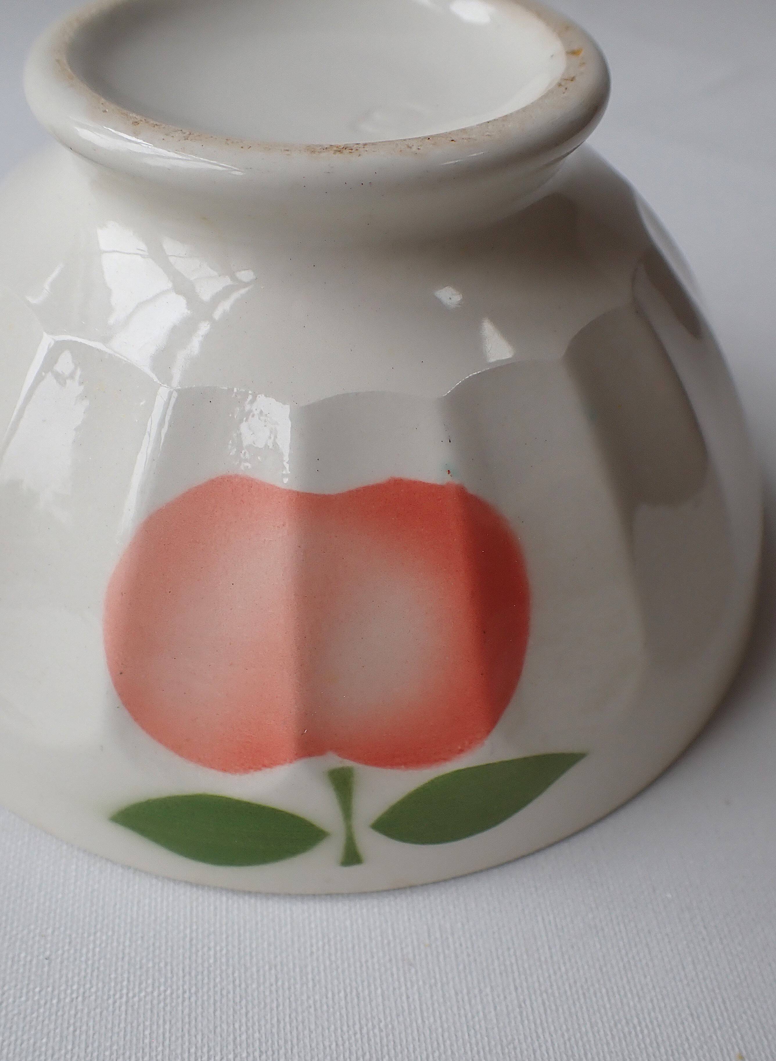 Lot de 2 anciens bols à facettes - motif pomme (ou pêche)