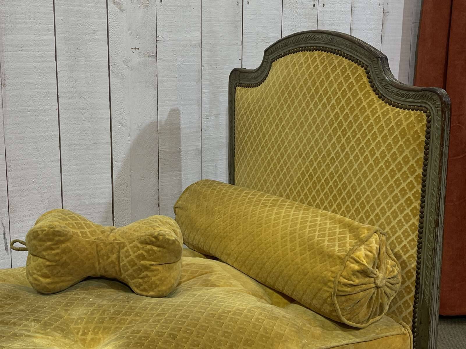 Louis XV daybed from the 18th century in oak.