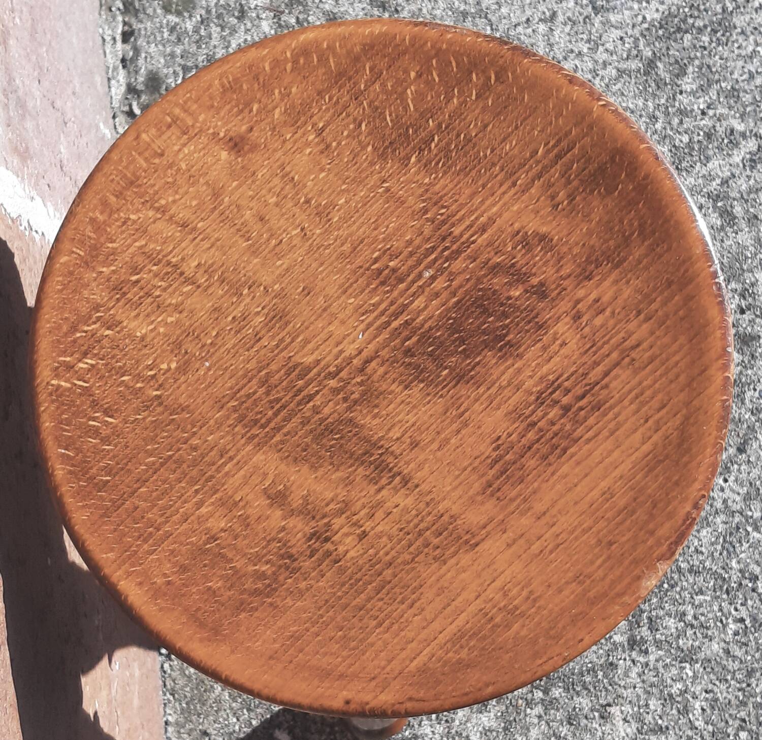 Tabourets bas tripodes, bois massif. (Lot de 2)