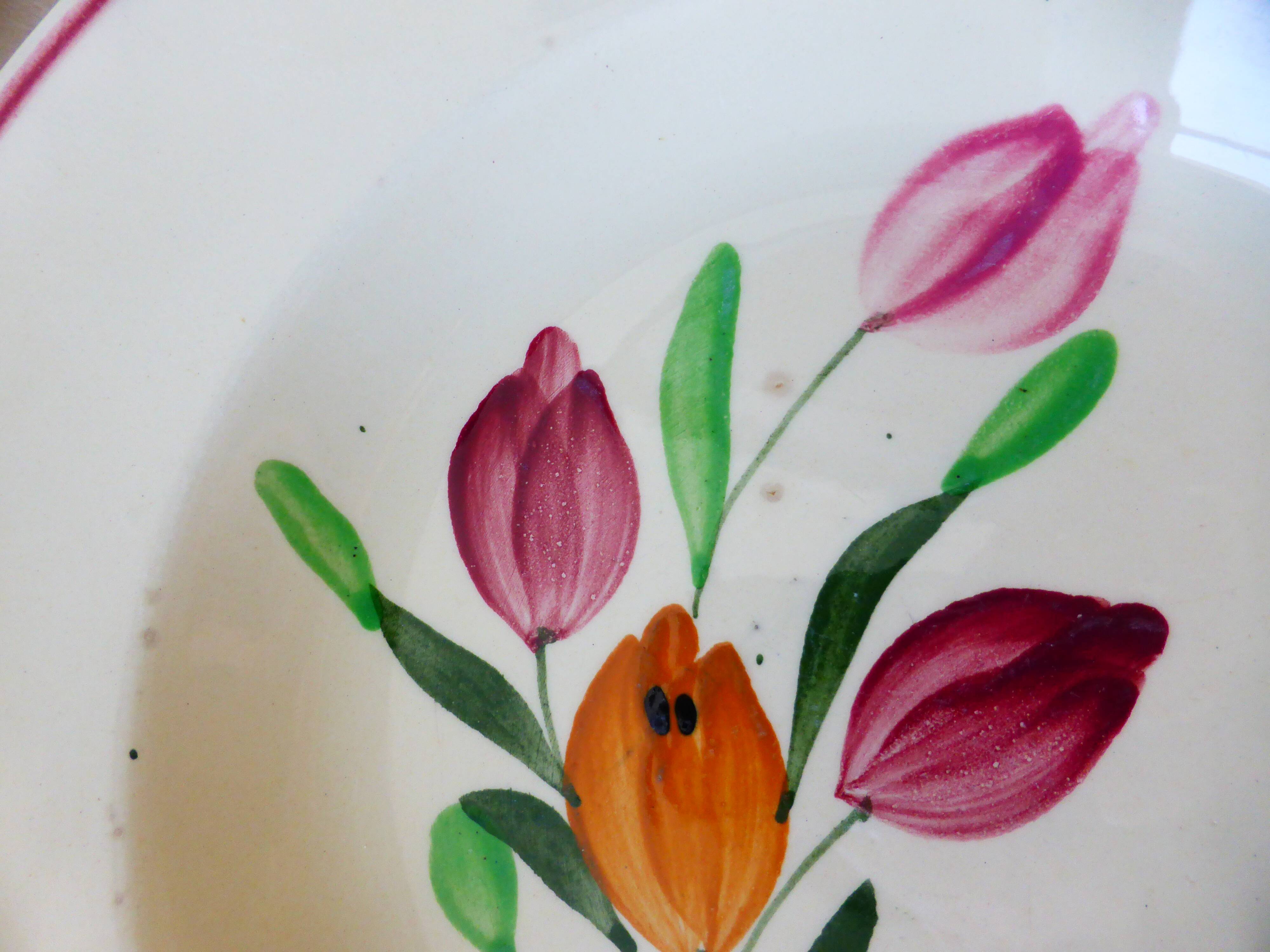 5 assiettes creuses de Longchamp modèle Tulipes 210747