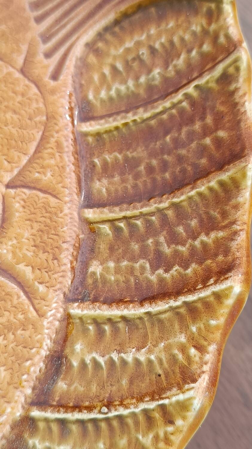 Service of 12 fish barbotine plates – antique faience from Sarreguemines