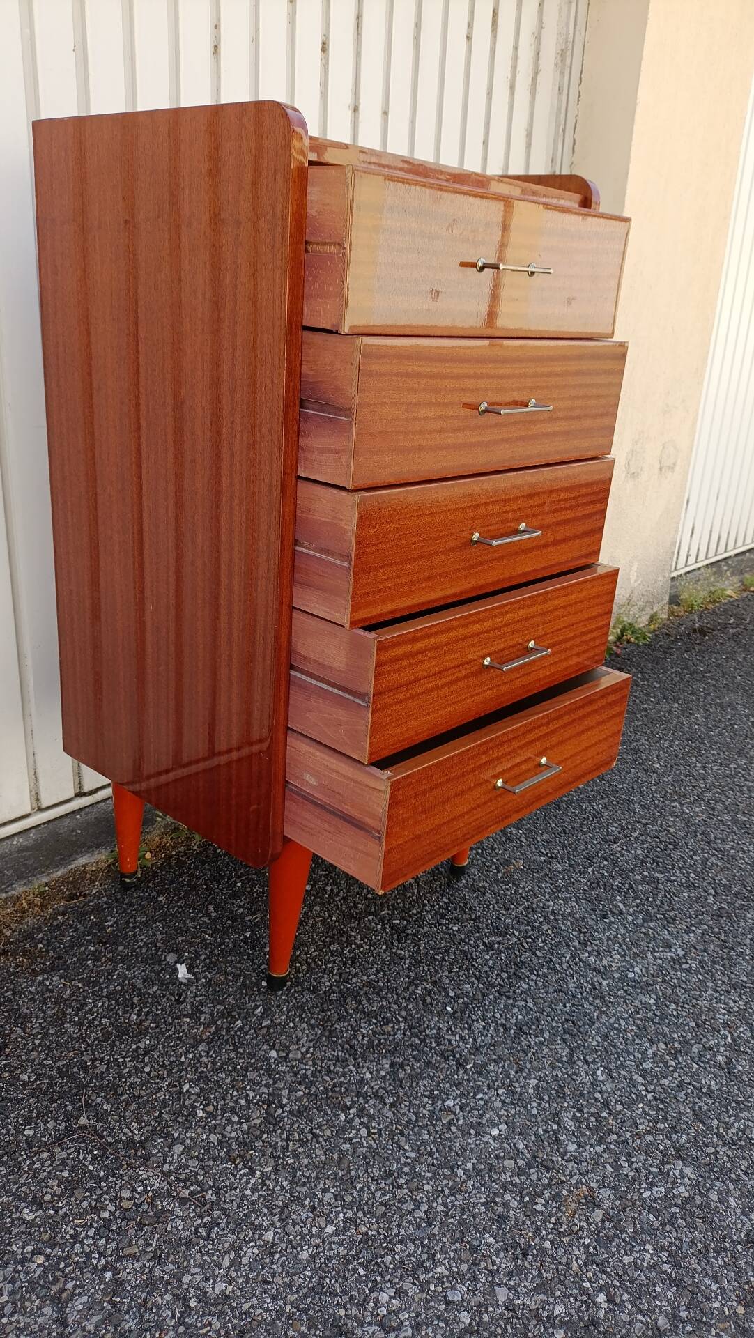 Chest of drawers