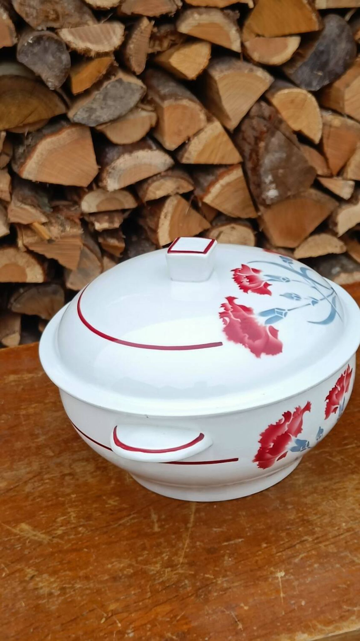 Moulin des Loups tureen, carnation model