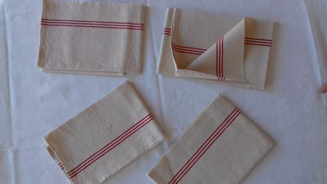 4 tea towels, rustic canvas, bistres.