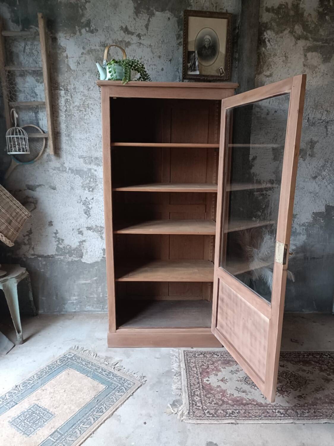 Wooden display cabinet