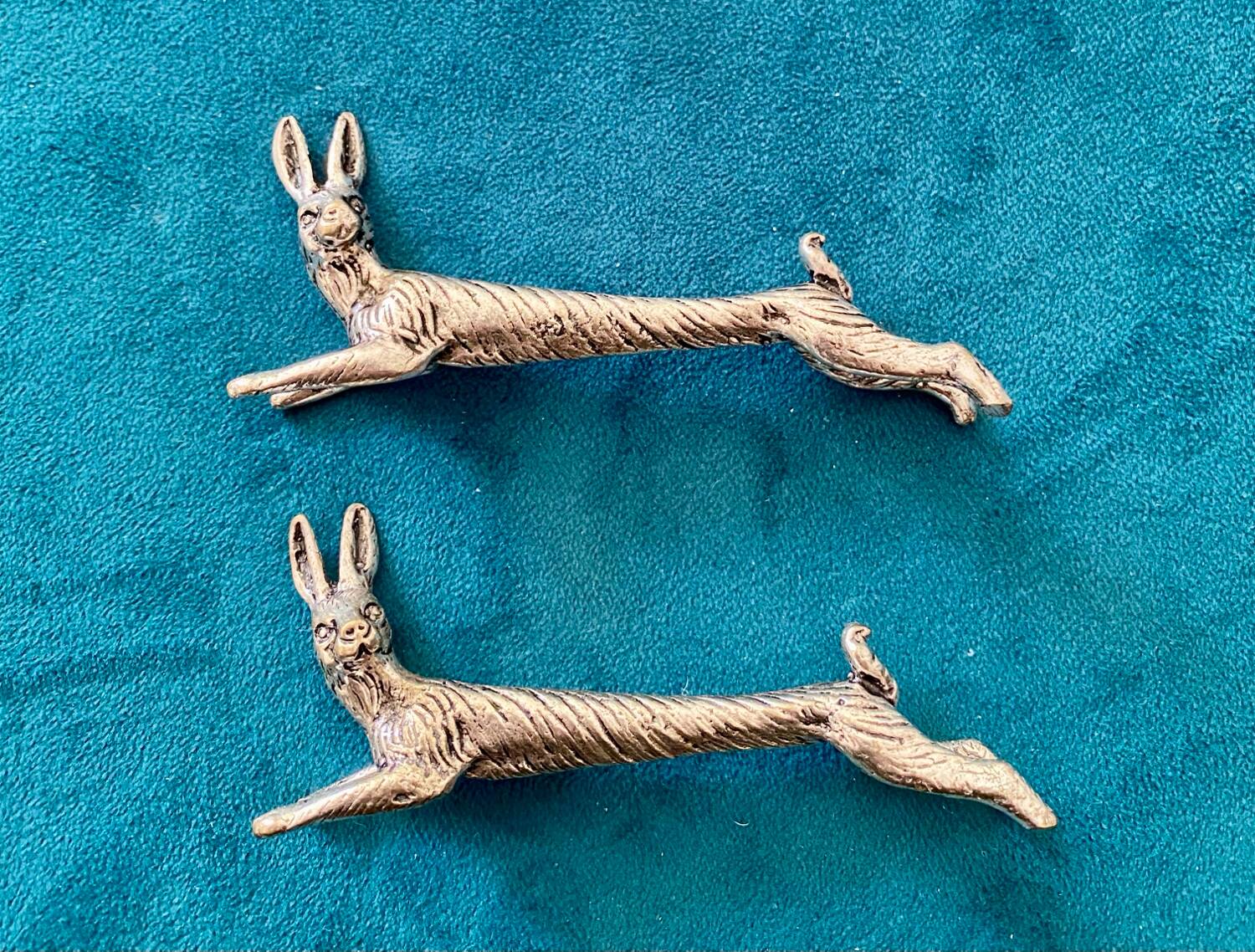 10 animal-shaped knife holders in silver-colored metal
