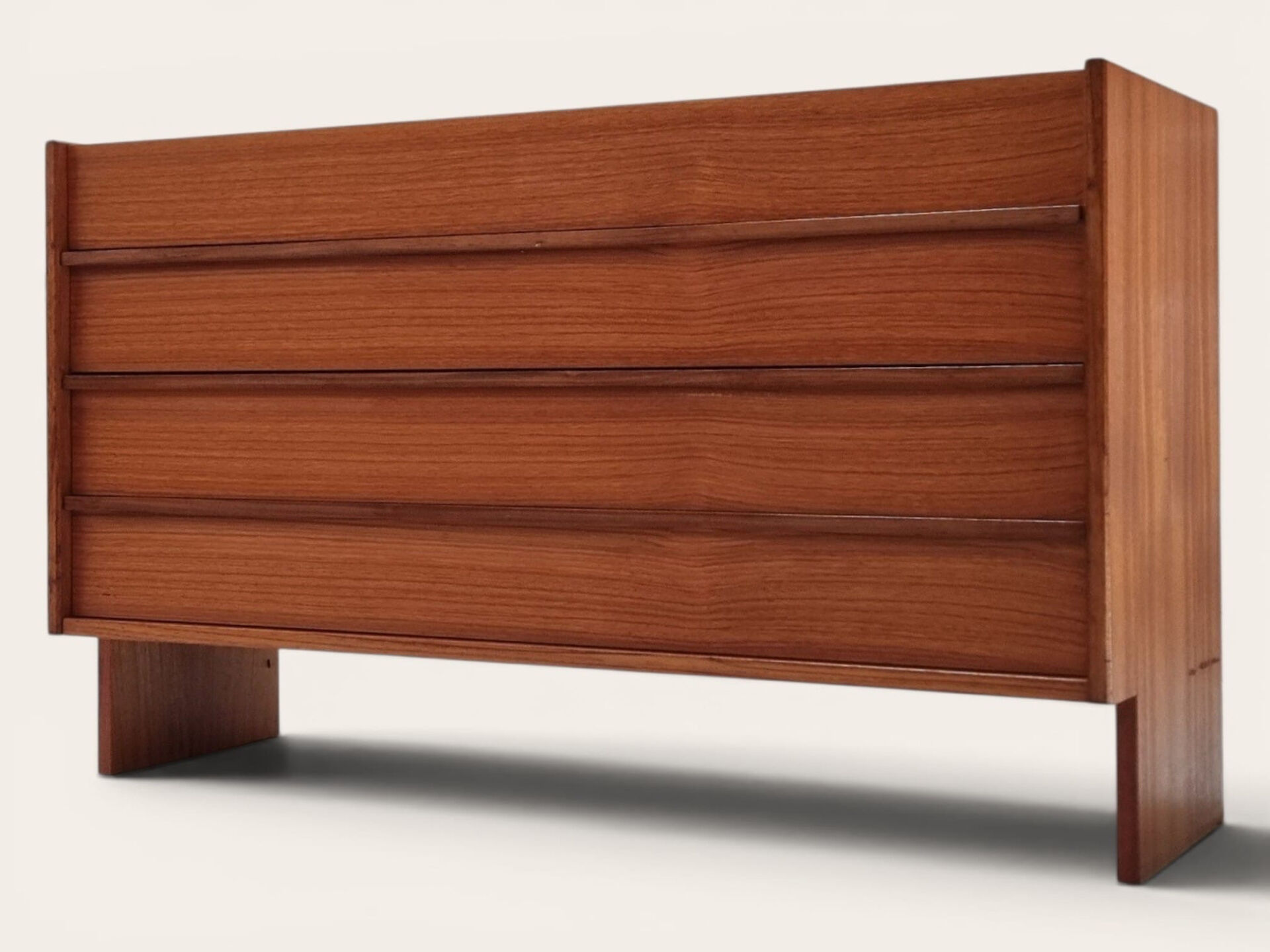 Mid-century chest of drawers