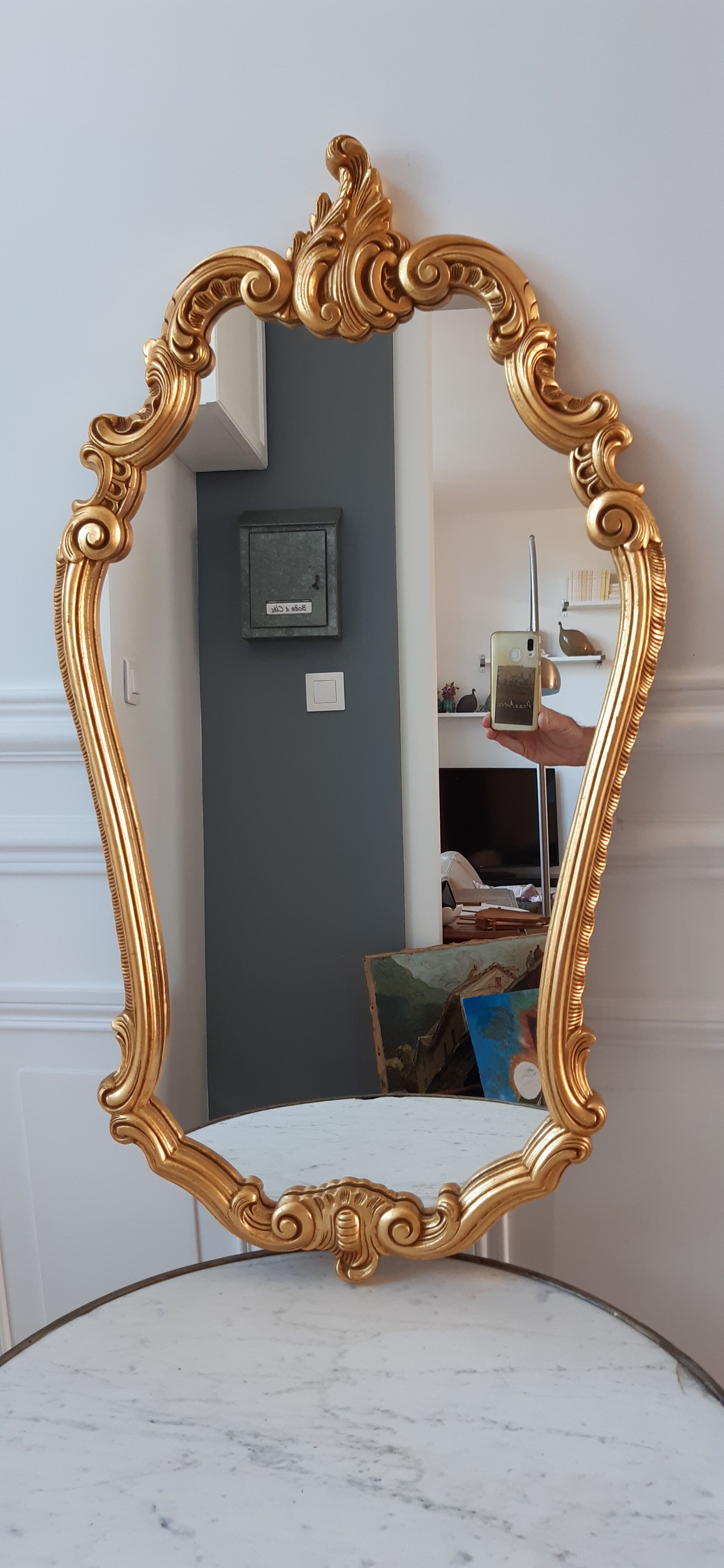 Miroir en en résine dorée années 50-60