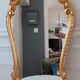 Miroir en en résine dorée années 50-60