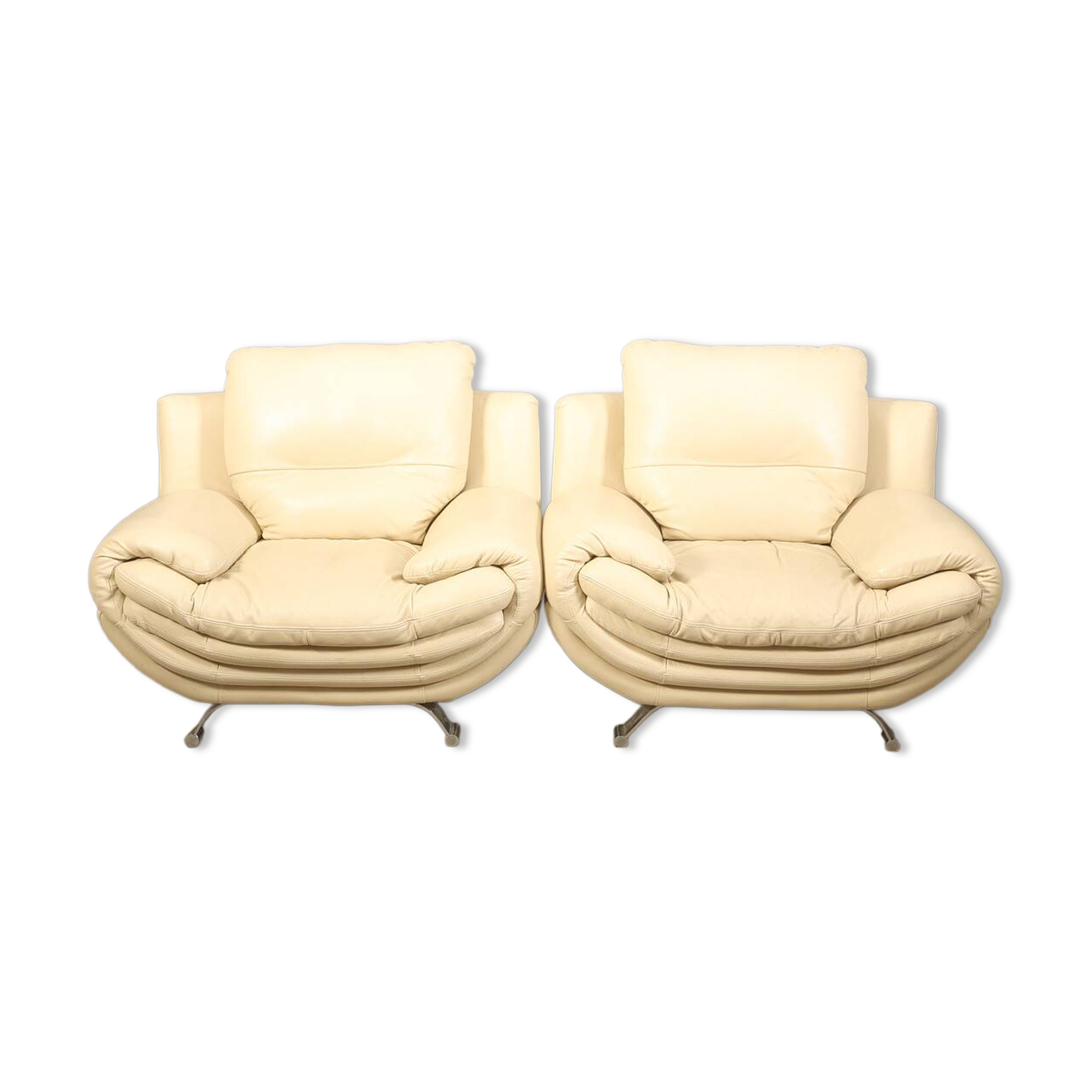 Paire de fauteuils contemporains en similicuir