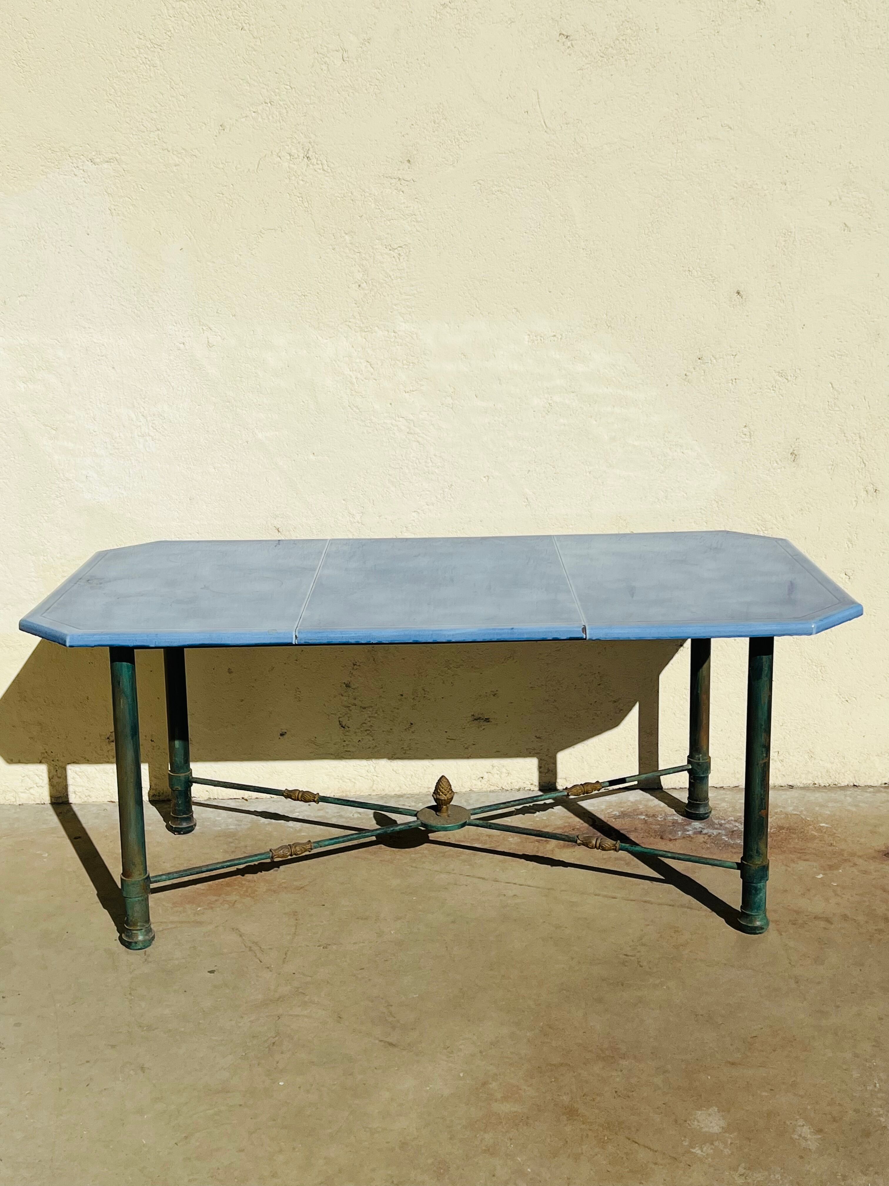 Table en fer forgé et pierre de lave émaillée