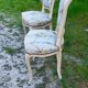 Paire de chaises cabriolet de style Louis XV patinées – tissu fleuri a