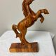 Cheval cabré en bois