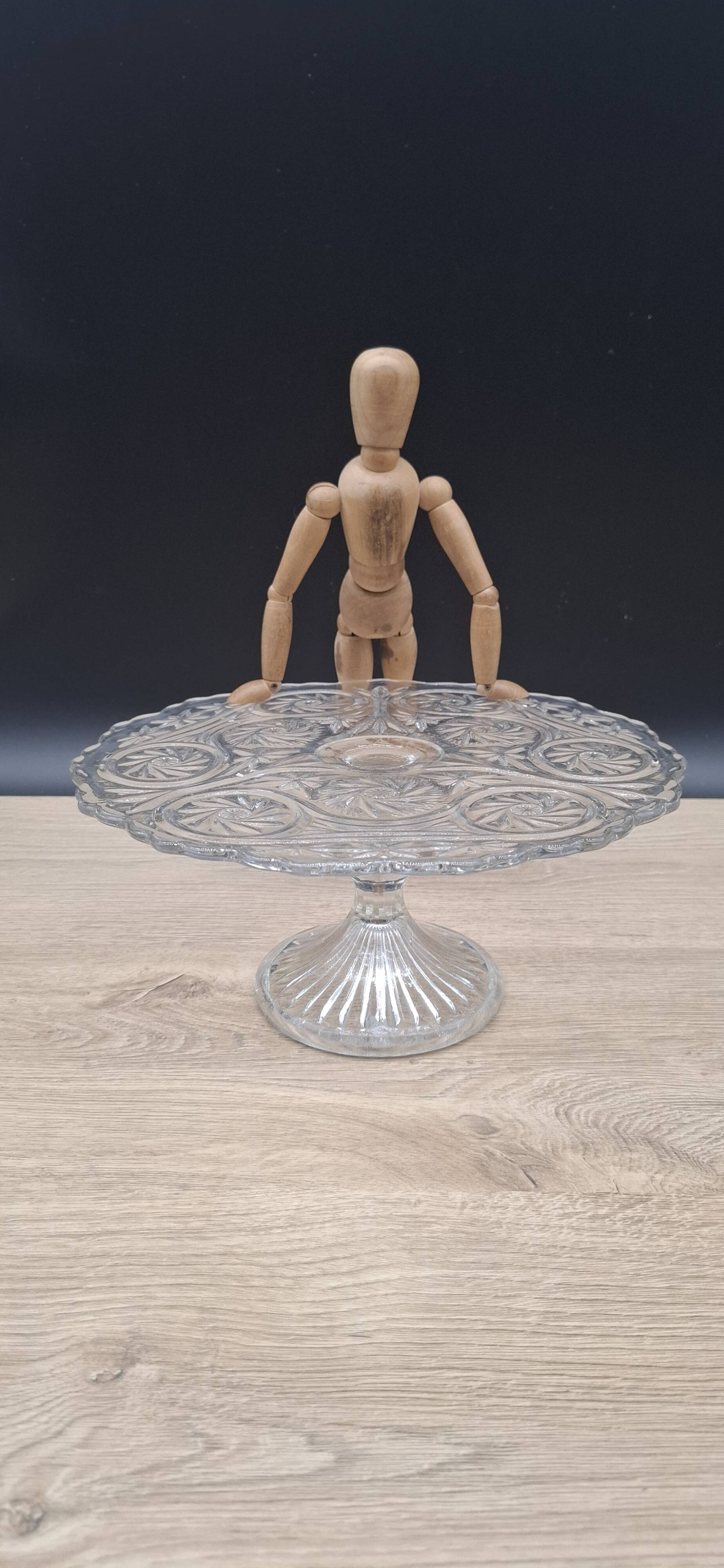 Manage transparent cake pie footed dish