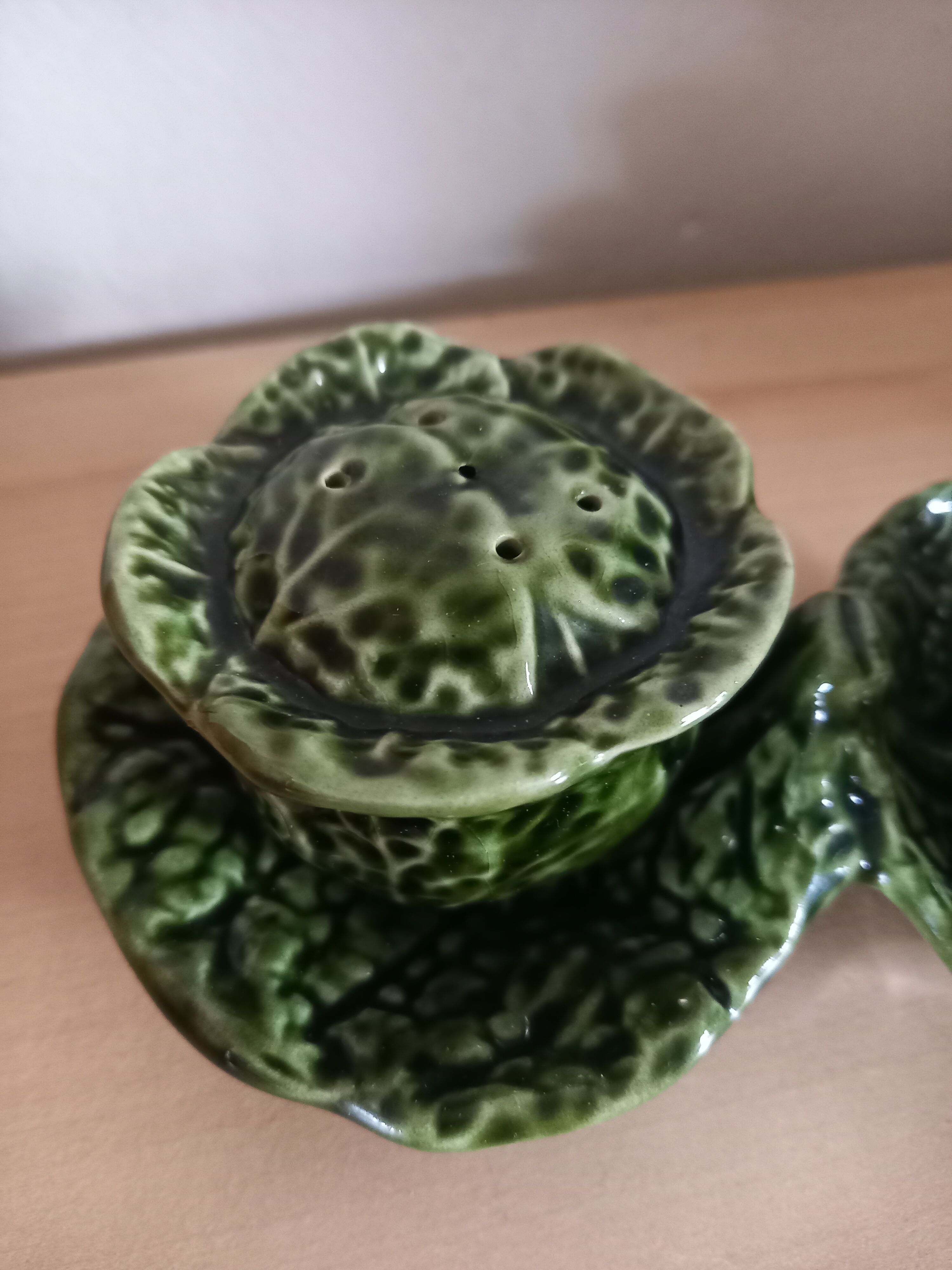 Lot salt shaker and pepper ceramic slurry vintage cabbage 80