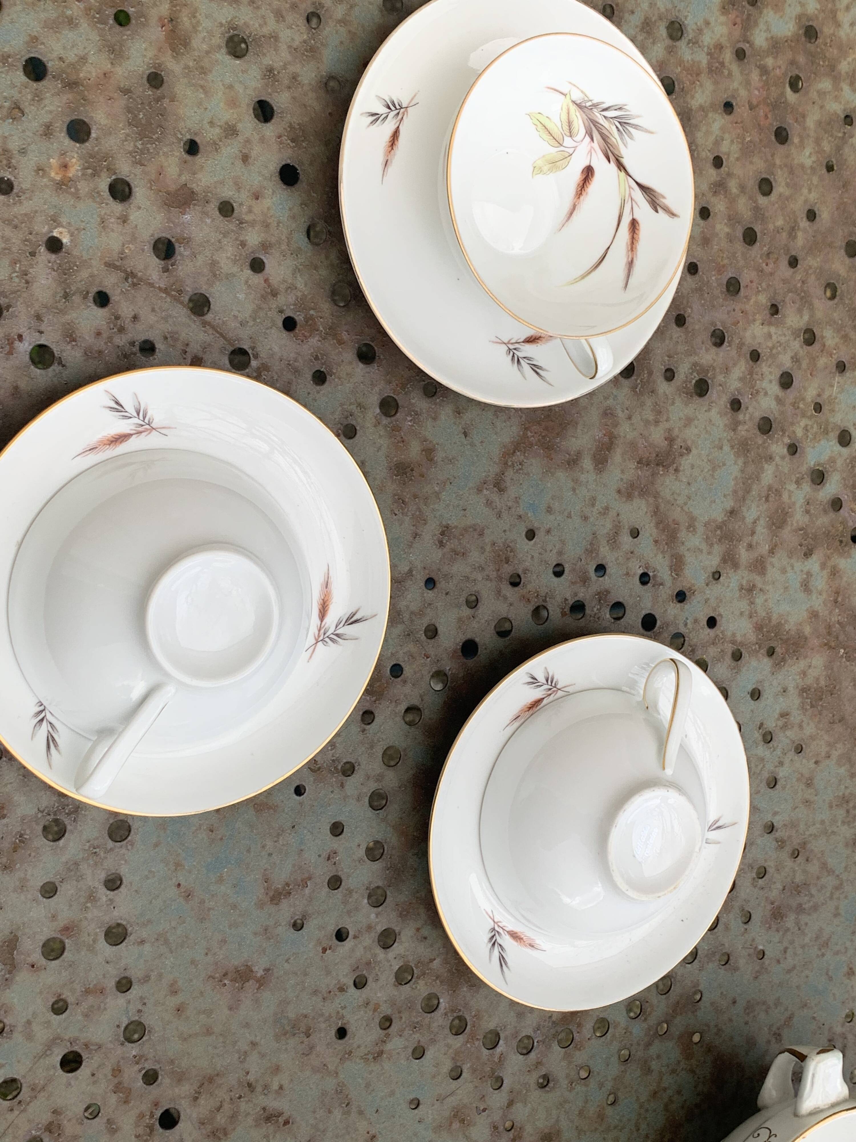 Coffee service, composed of 10 pieces, 3 cups and 3 saucers, a bowl, a saucer, vintage