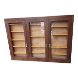 Wall showcase with 3 doors