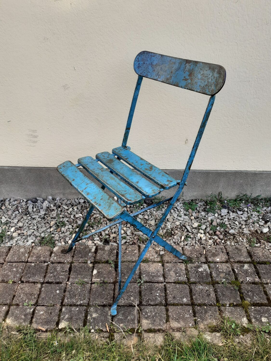 Folding brasserie chair