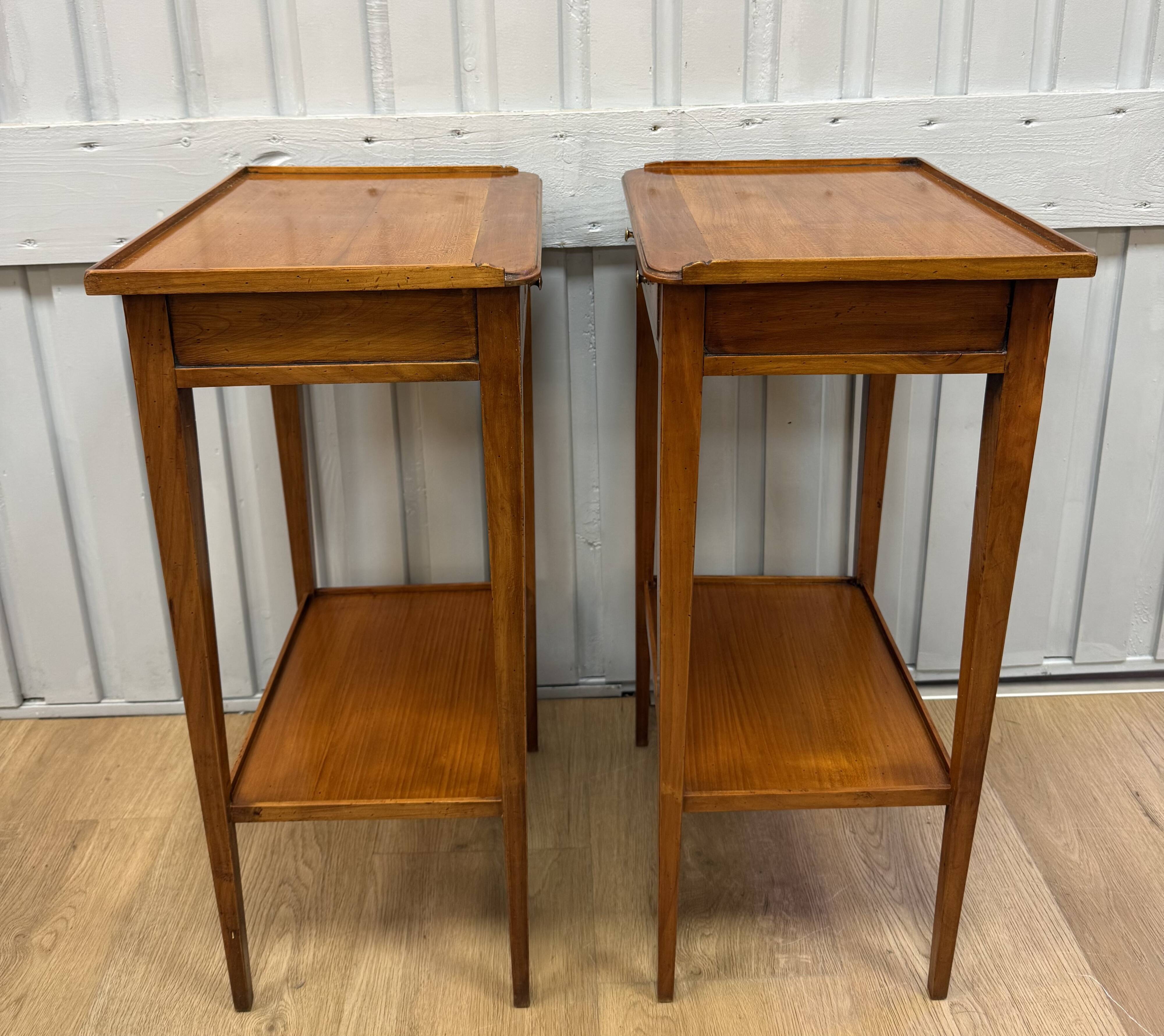 Pair of small side tables in cherry wood.