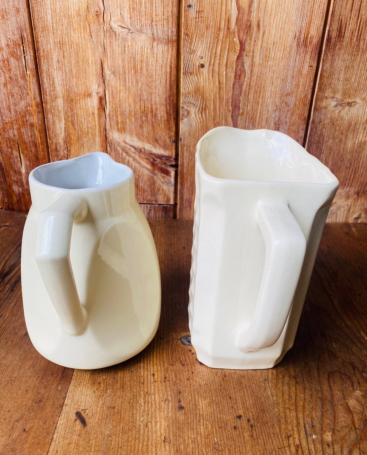 A pair of vintage ceramic jugs from the 1950s.