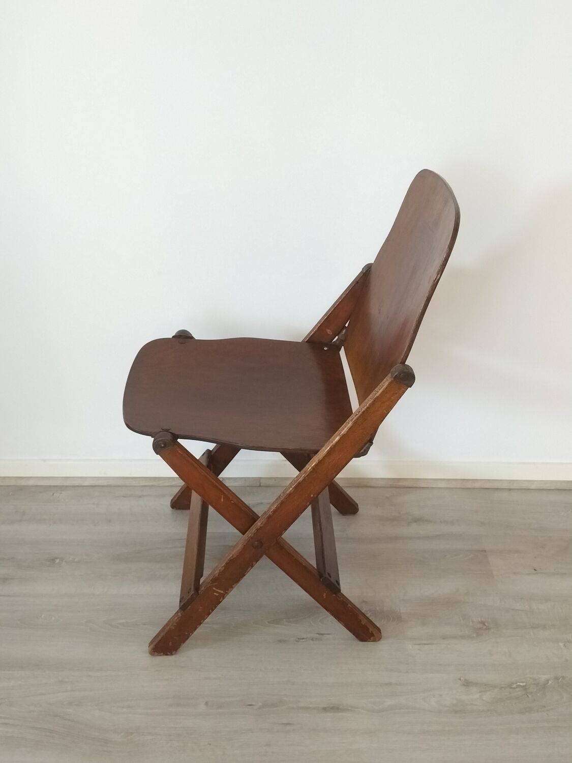 Folding chairs in US armed wood