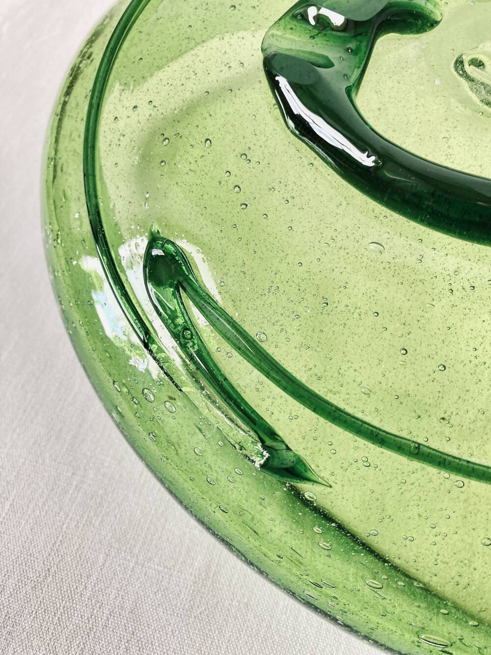 Coupe creuse en verre bullé soufflé, fabrication artisanale
