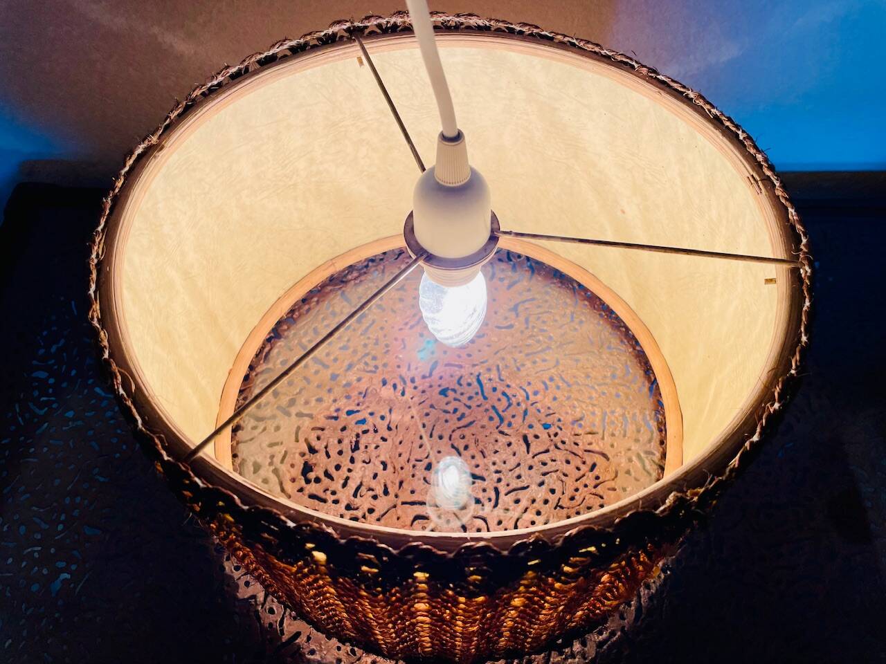 Vintage sisal / jonc de mer pendant light circa 1970's