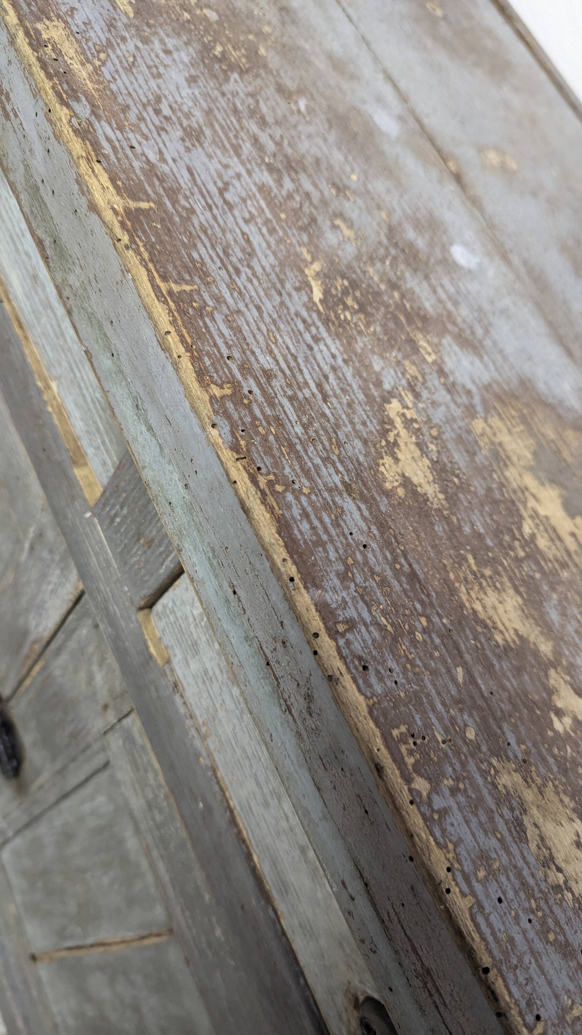 Old Parisian chopping block buffet with vintage shabby patina