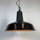Lampe à suspension industrielle en émail gris foncé français, années 1960