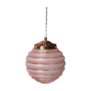 Suspension, globe strillé