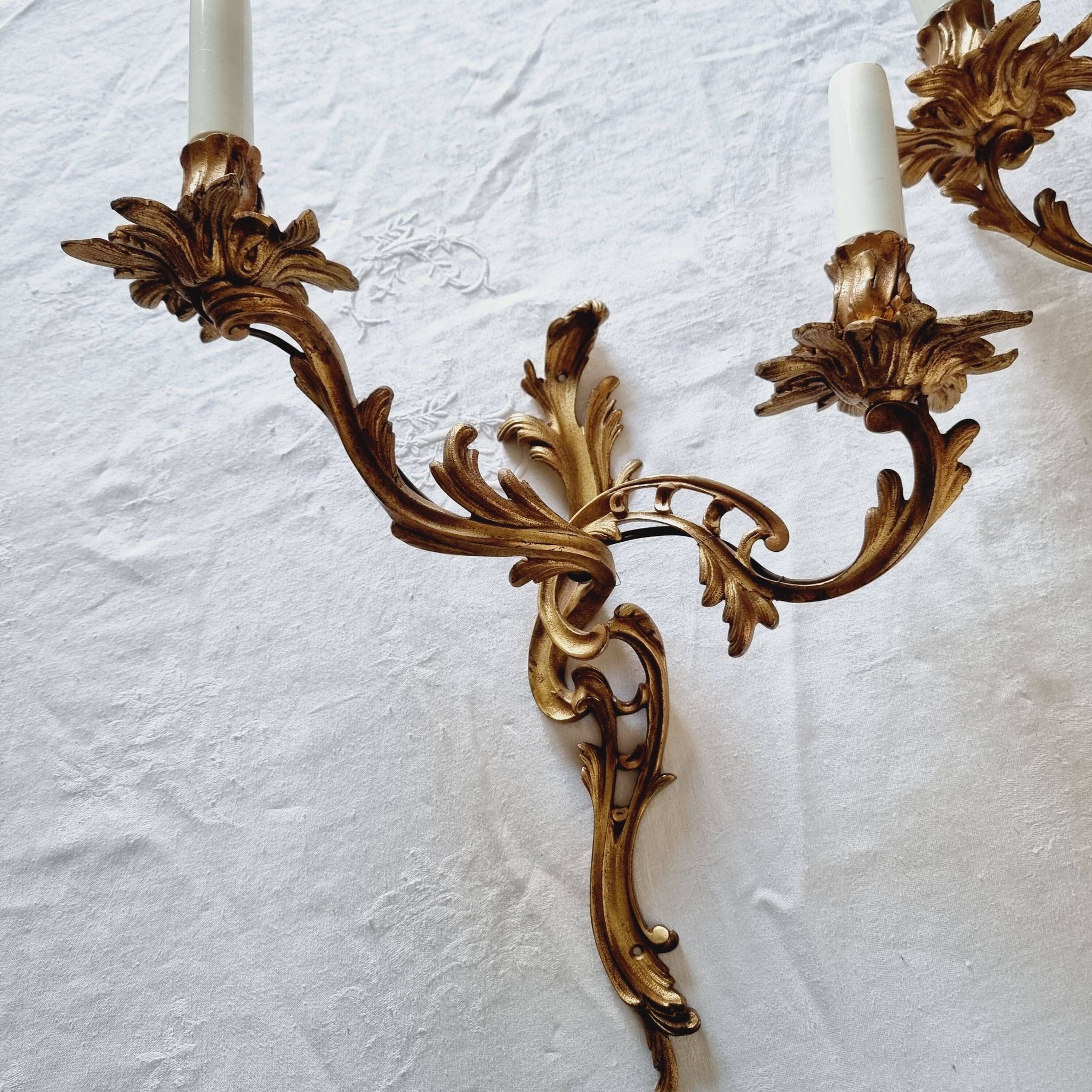 Pair of vintage French wall sconces in bronze, Louis XV Rococo style.