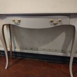 Classic curved style console
