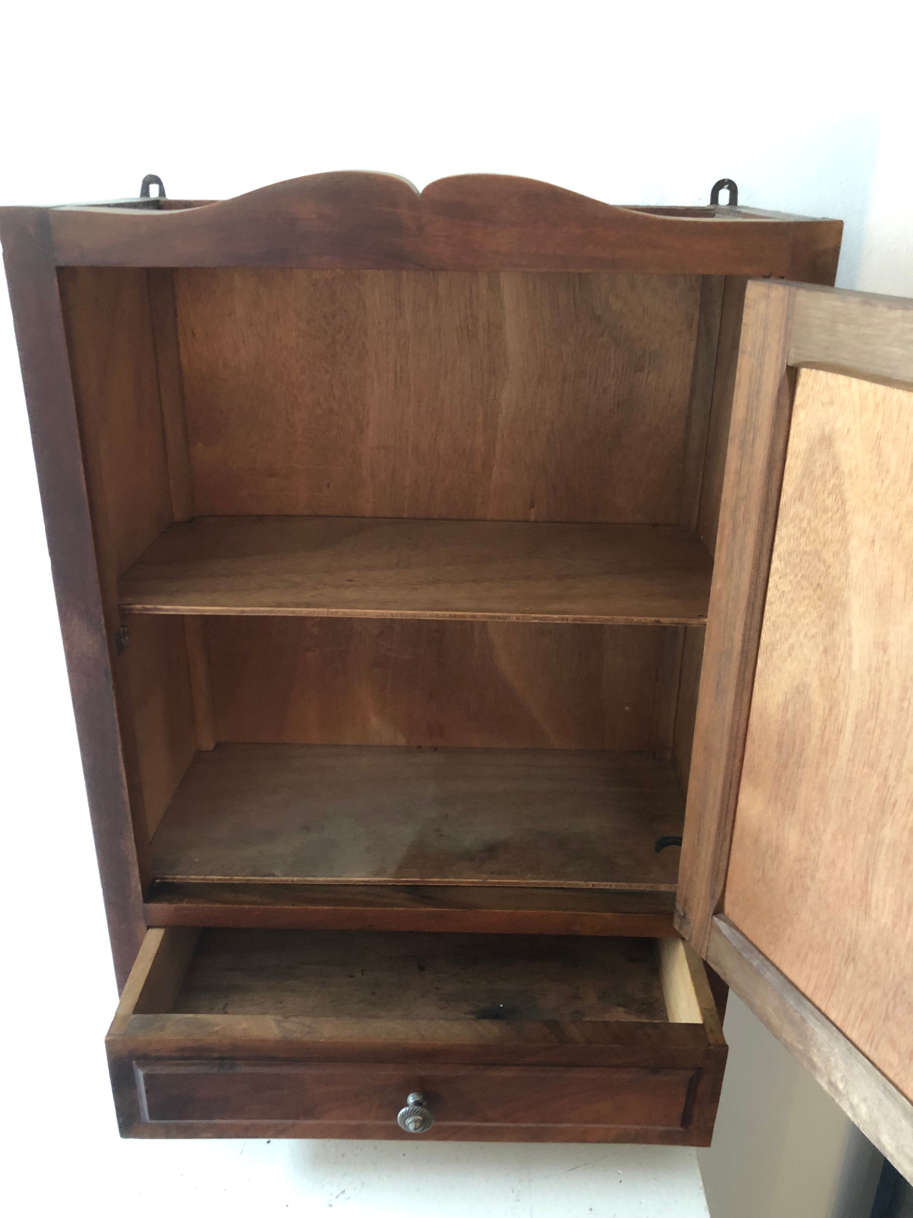 Armoire à pharmacie en bois vintage