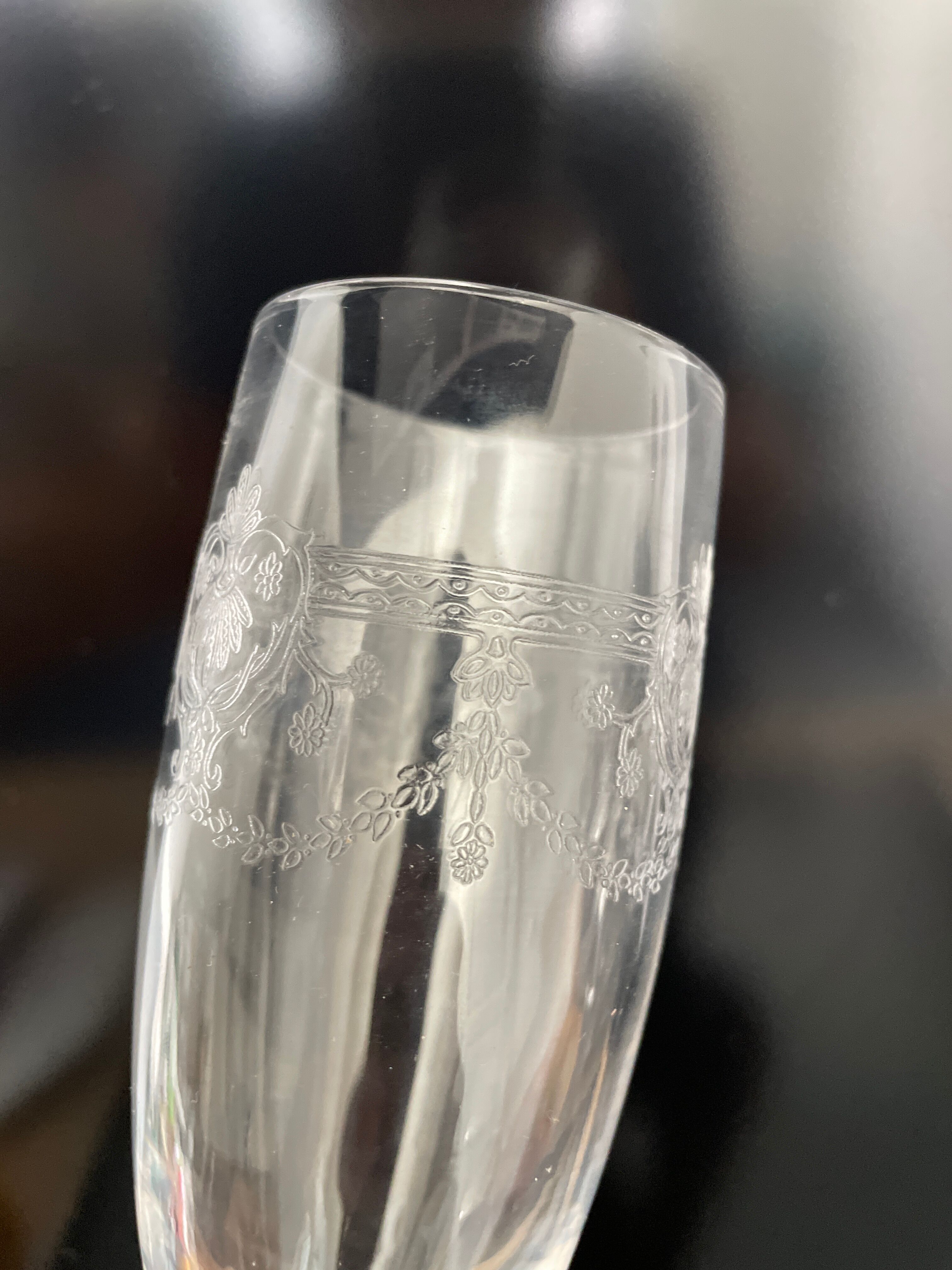 Set of 10 antique champagne glasses in engraved crystal