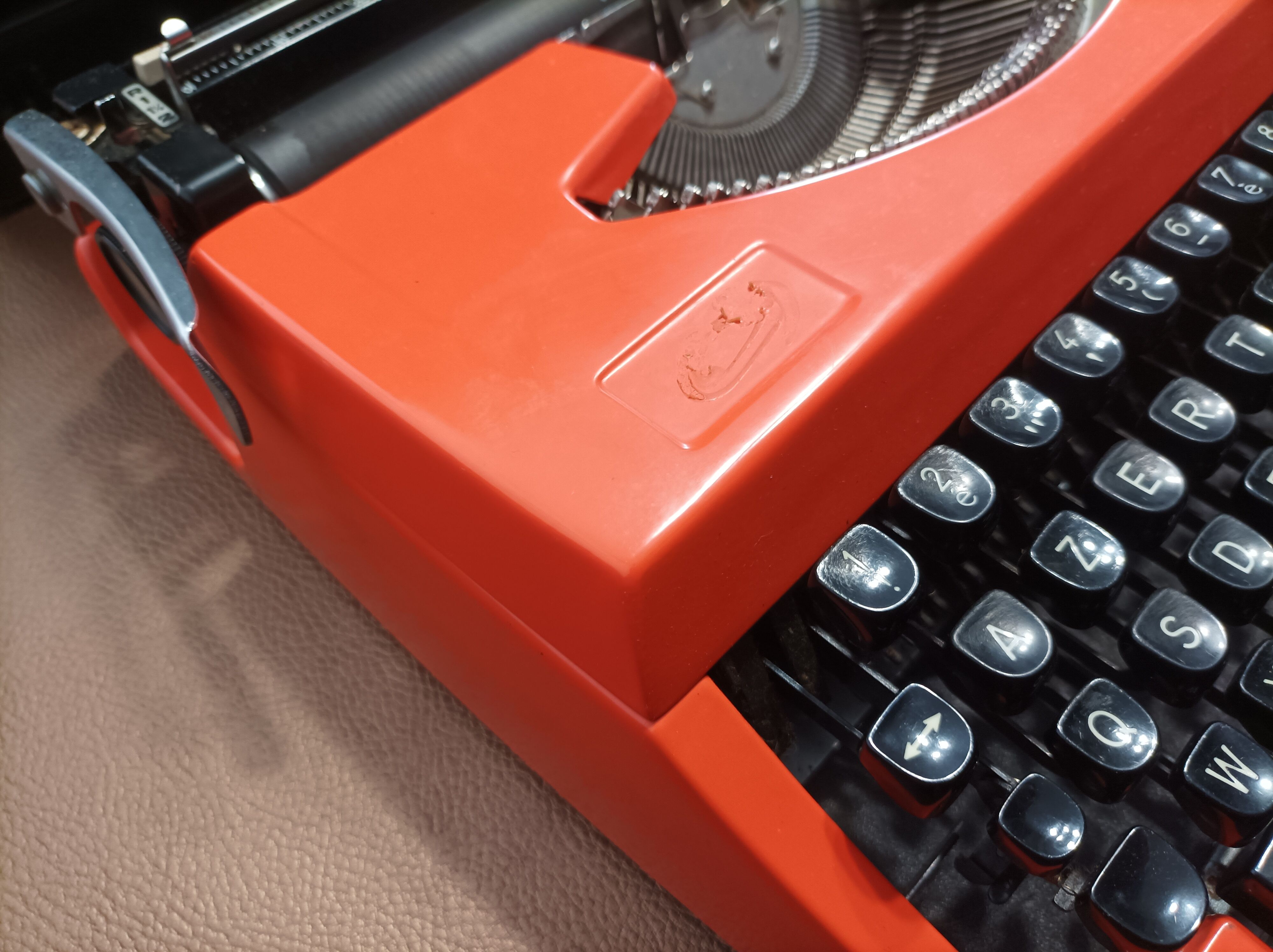 Orange Brother 210 typewriter (missing Logo)