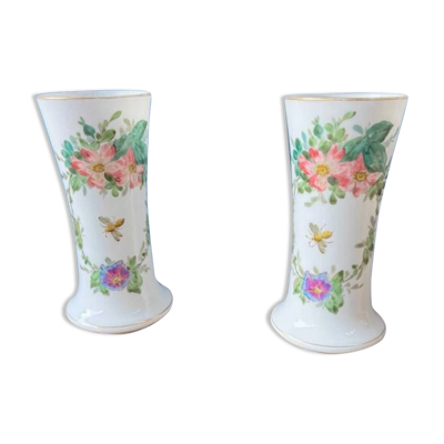 Paire de vases anciens en opaline peinte début XIXᵉ siècle