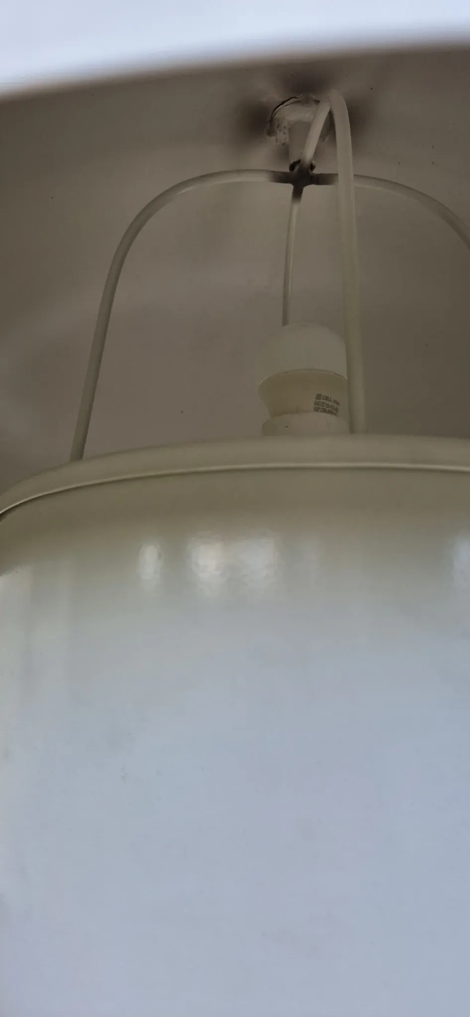 Lampe champignon blanche en métal style space age