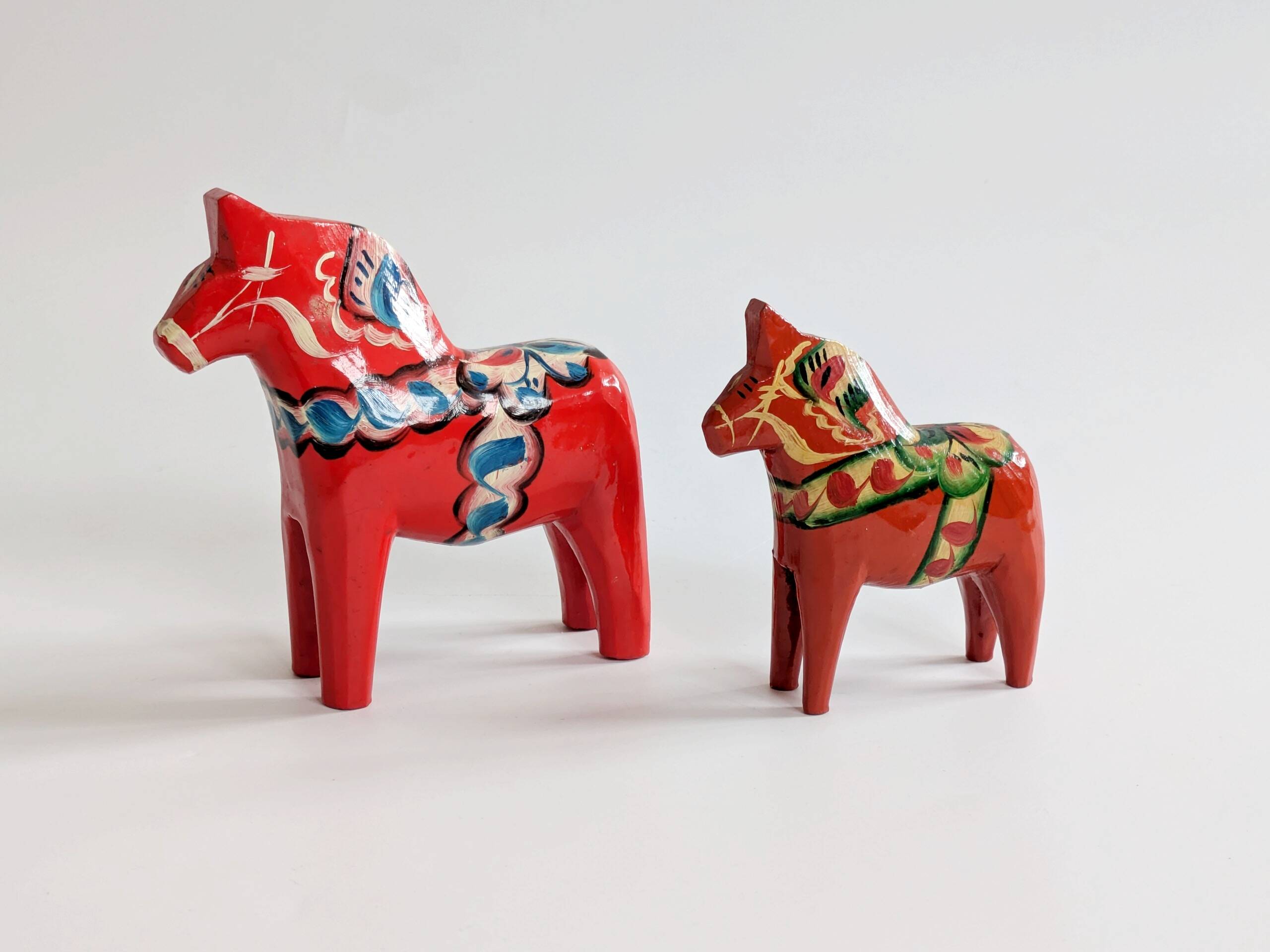 Set of 2 Vintage Swedish Dala Horses in Wood, Hand-Painted Red