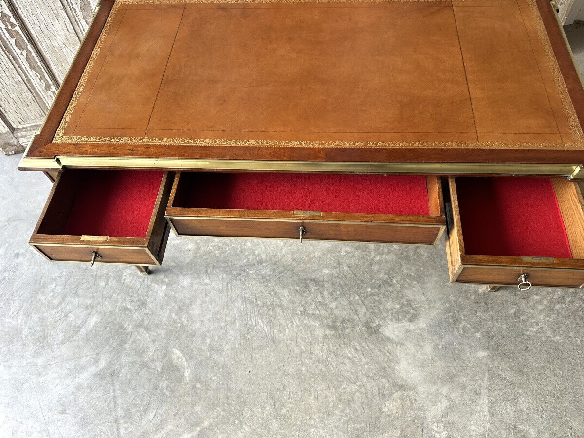 Flat desk in Directoire style